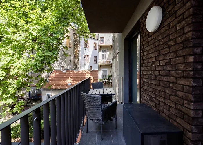 Modern Apartment With Balcony And Parking