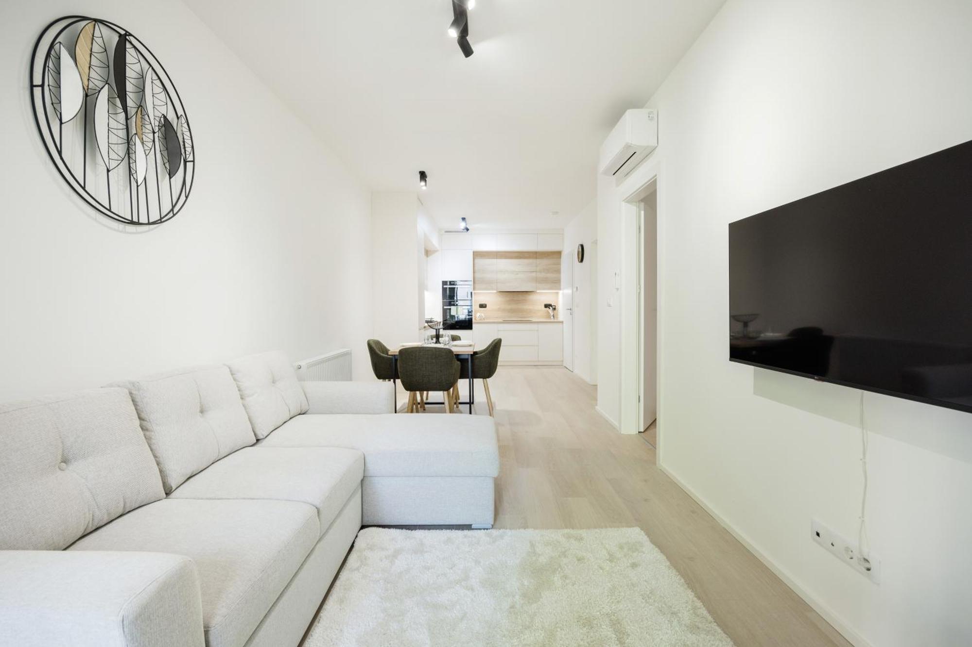 Modern With Balcony And Parking Апартаменты *